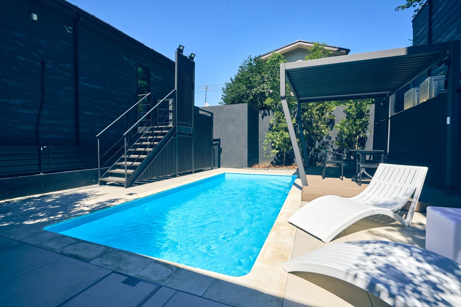 ルクス箱根湯本 箱根 プライベートプール 温泉 露天風呂 サウナ BBQ