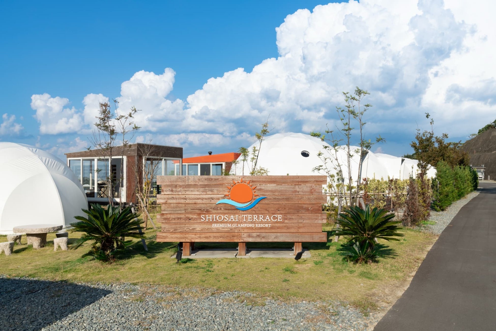 SHIOSAI TERRACE シオサイテラス グランピング ドームテント 温泉サウナ