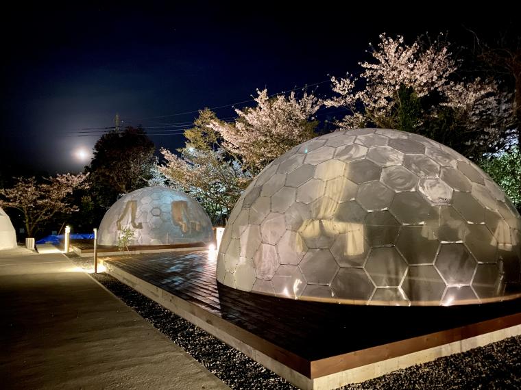 高滝湖グランピングリゾート ドームテント 夜