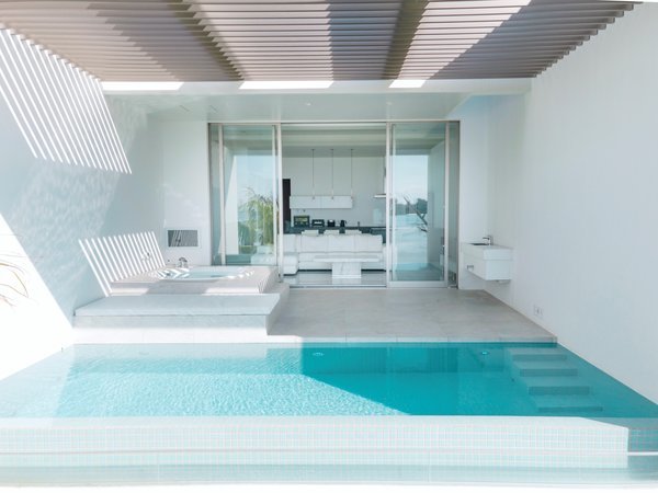 VILLA VALIOSA ON THE BEACH インフィニティプール