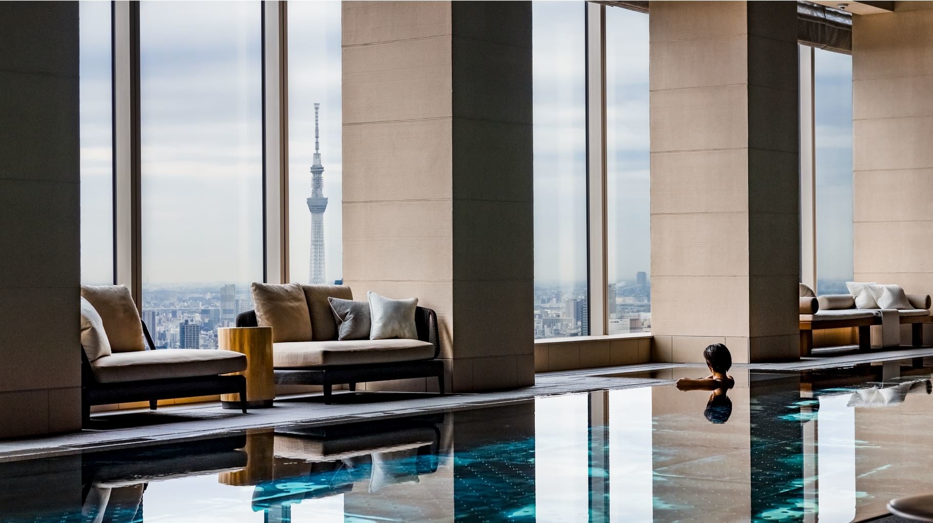 フォーシーズンズホテル東京大手町 プール 眺望