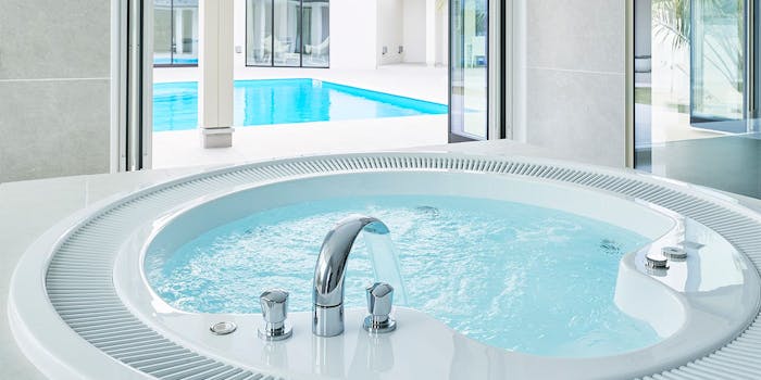 THE CLUB 919 DOG FRIENDLY