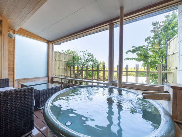 あわら温泉 まつや千千 大露天風呂 千のこぼれ湯