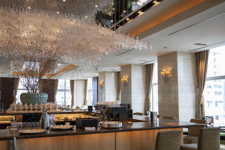 シャングリ・ラ 東京 ロビー シャンデリア