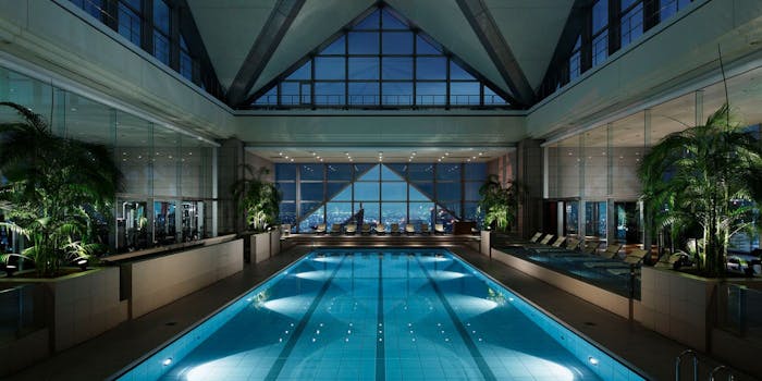 パーク ハイアット 東京 プール 夜景