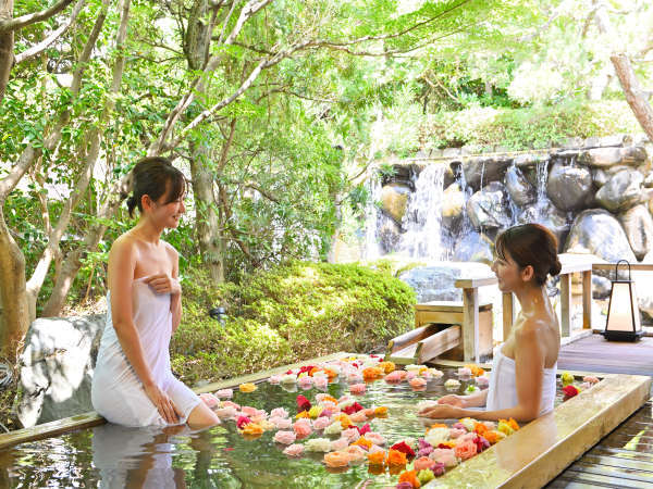 三朝館 日本庭園 バラ妃乃湯